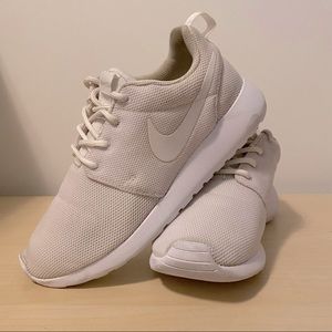 White on White Nike Roshe